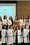 Cerimônia do Jaleco marca início da trajetória acadêmica de estudantes de...